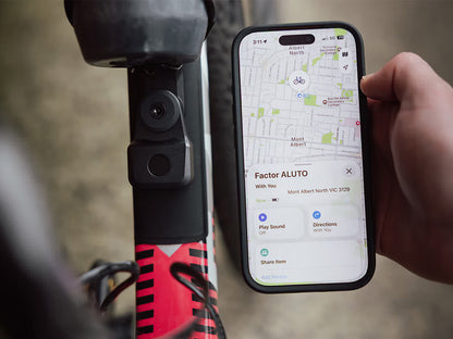 Suport de fixare pentru alarma și dispozitivul de localizare QUADLOCK BOTTLE CAGE pe prinderile suportului de bidon