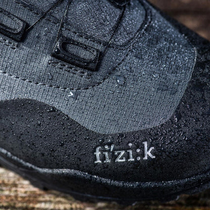 Tretry na horský bicykel FIZIK ZIMNÉ TERRA NANUQ GTX FLAT čierne/sivé