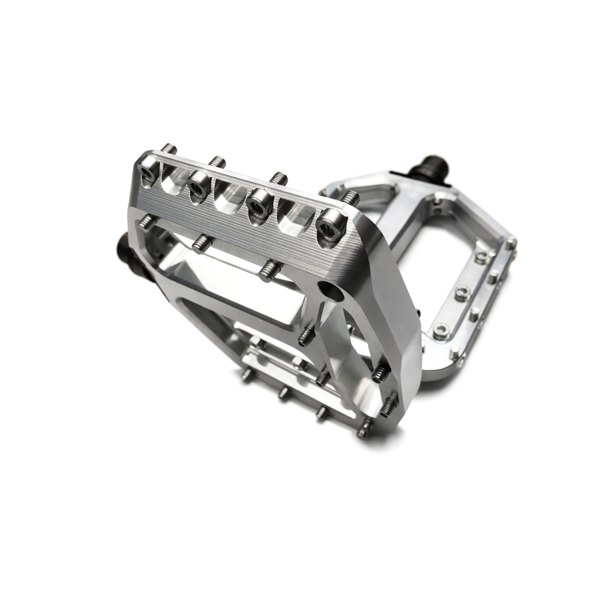 Platformna pedala HXR COMPONENTS z jekleno osjo, v naravni barvi kovine