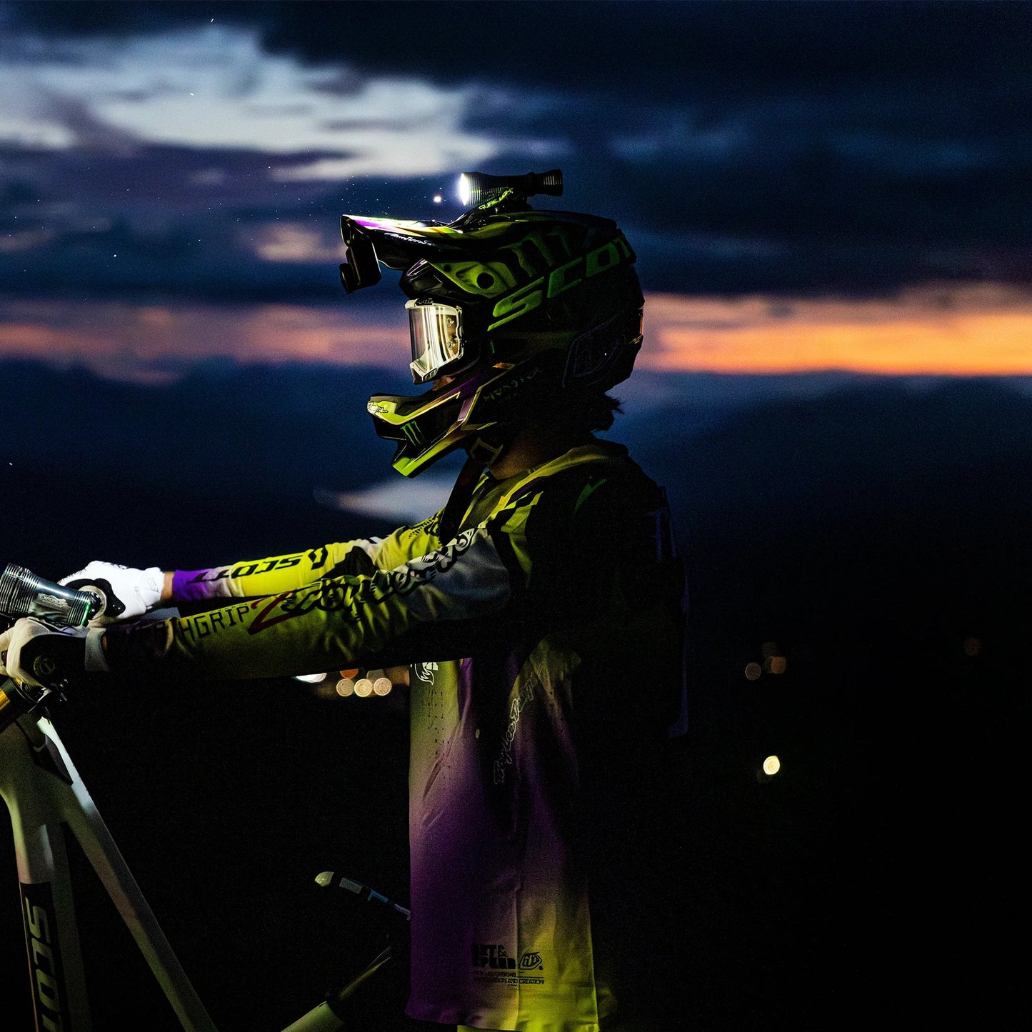 Éclairage Avant EXPOSURE LIGHTS ZENITH 4 avec Support de Casque/Cintre
