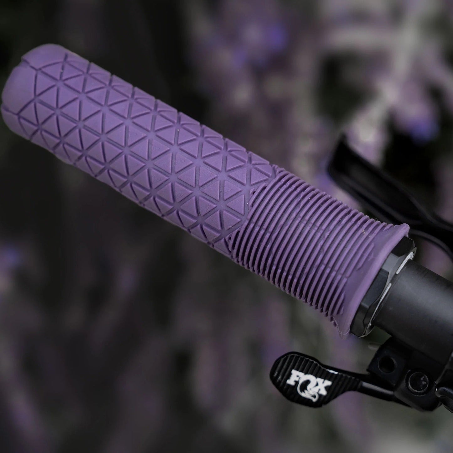 Gripy ENVE FRACTAL Lock-On Trail fialové
