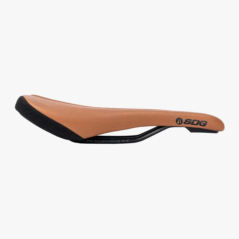 Sillín SDG BEL-AIR V3 de cuero con raíles Lux-Alloy