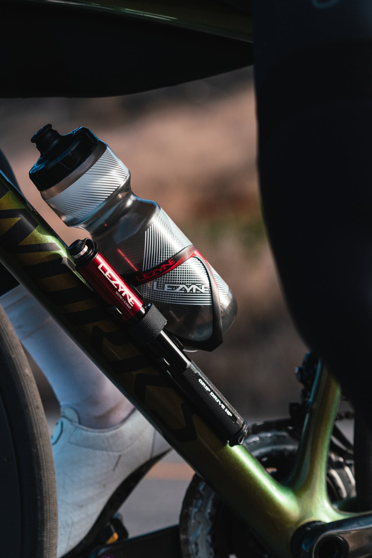 Flaskhållare LEZYNE CARBON TEAM svart/röd
