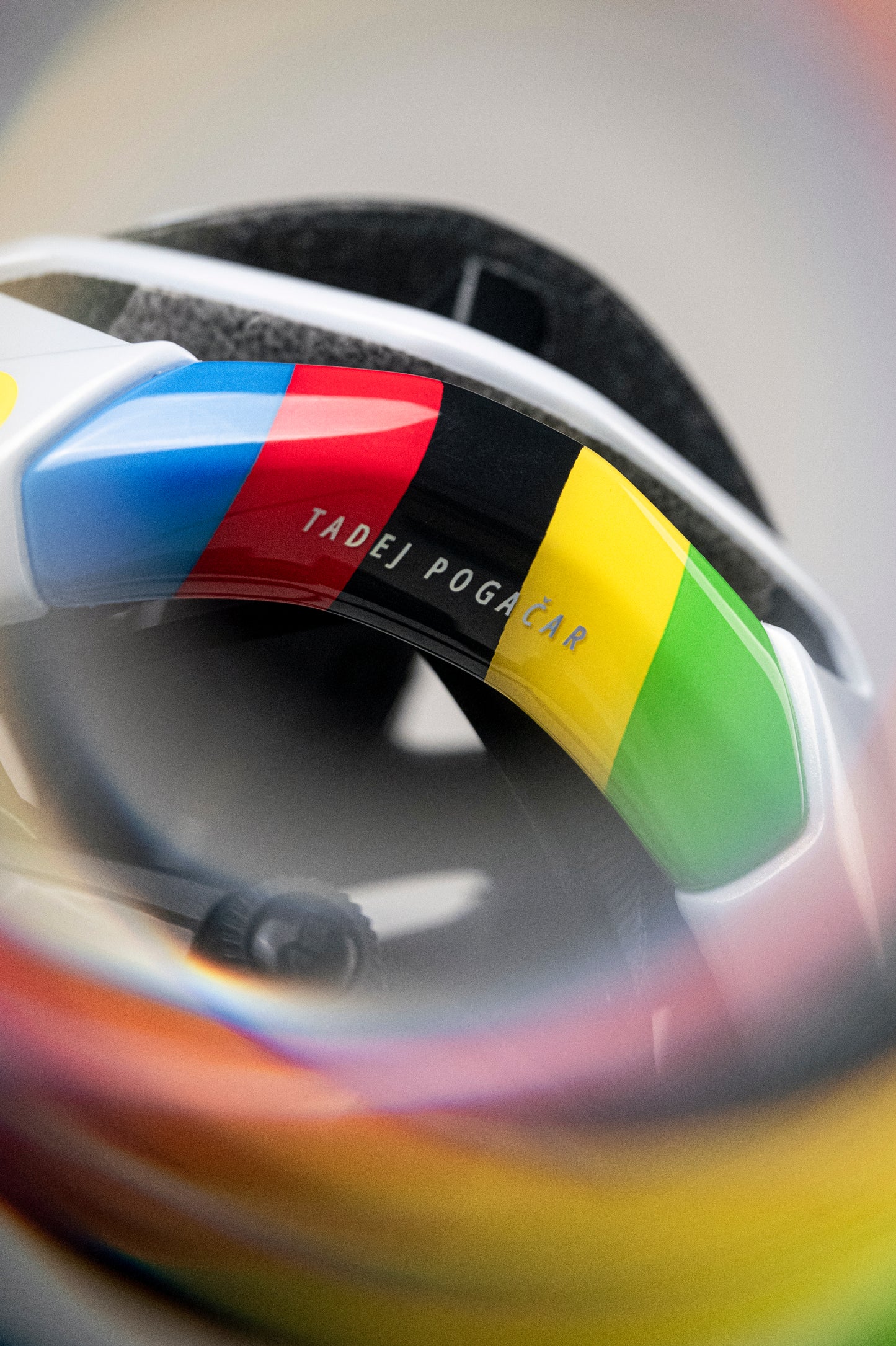 Casque Route MET TRENTA 3K CARBON - Edition Limitée Tadej Pogacar World Champion Rainbow