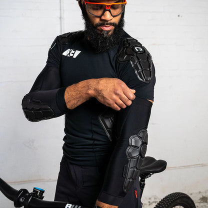 G-FORM PRO-X3 könyökvédők matt fekete